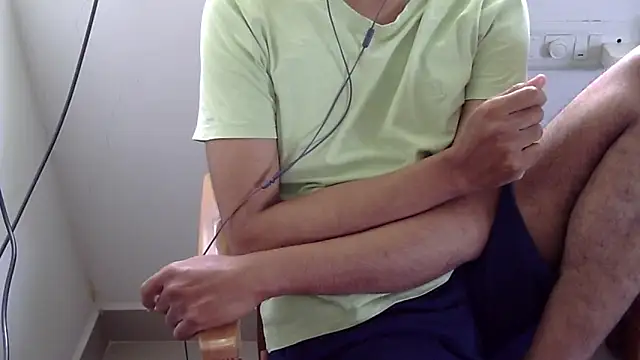 Snapshot of The_SHY_uncut chatting on December 2024 06:29:01 AM The SHY uncut online show from December 2024 06:29:01 AM