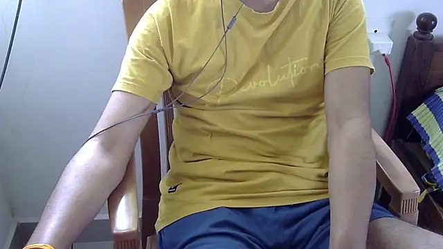 Snapshot of The_SHY_uncut chatting on January 2025 05:51:01 AM The SHY uncut online show from January 2025 05:51:01 AM