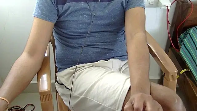 Snapshot of The_SHY_uncut chatting on February 2025 10:26:02 AM The SHY uncut online show from February 2025 10:26:02 AM