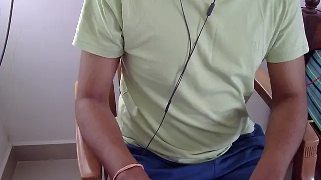 Snapshot of The_SHY_uncut chatting on February 2025 10:10:01 AM The SHY uncut online show from February 2025 10:10:01 AM