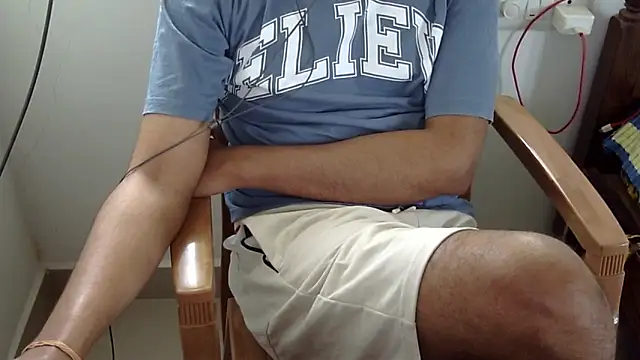 Snapshot of The_SHY_uncut chatting on March 2025 05:20:01 AM The SHY uncut online show from March 2025 05:20:01 AM