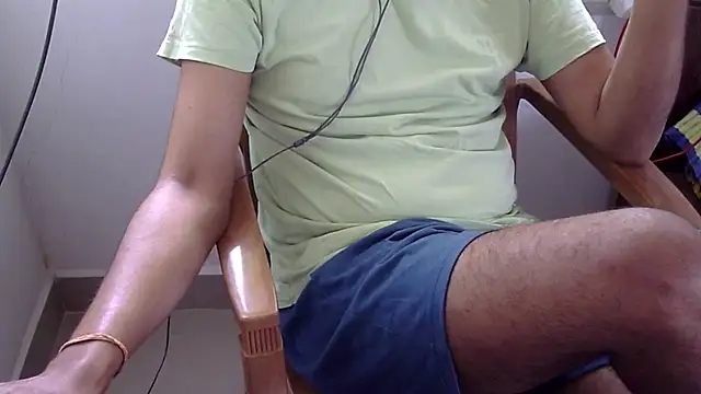 Snapshot of The_SHY_uncut chatting on March 2025 05:54:02 AM The SHY uncut online show from March 2025 05:54:02 AM