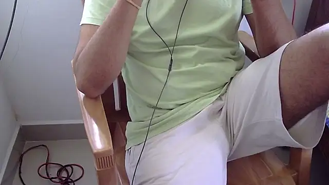 Snapshot of The_SHY_uncut chatting on March 2025 05:54:01 AM The SHY uncut online show from March 2025 05:54:01 AM