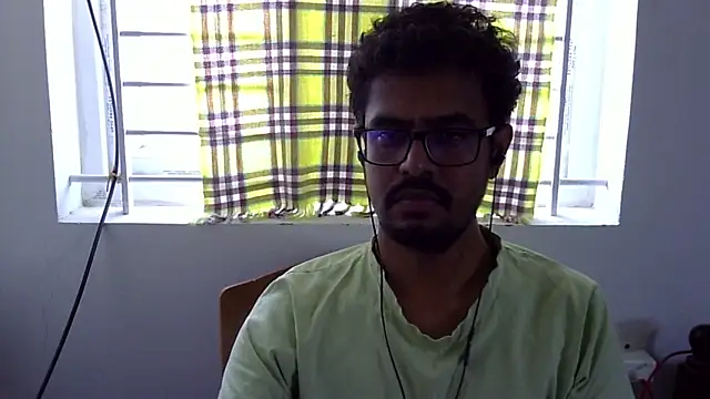 Snapshot of The_SHY_uncut chatting on October 2025 05:13:01 AM The SHY uncut online show from October 2025 05:13:01 AM