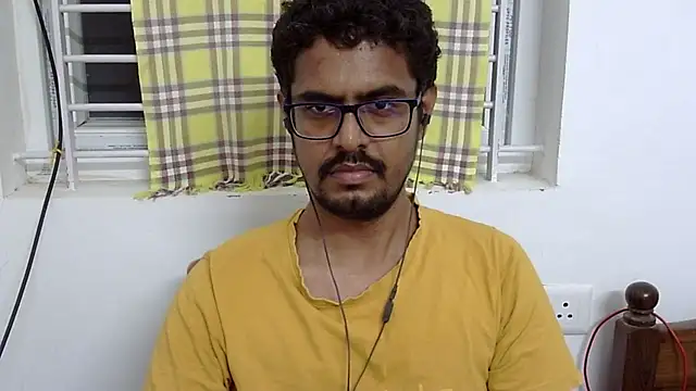 Snapshot of The_SHY_uncut chatting on October 2025 05:19:02 PM The SHY uncut online show from October 2025 05:19:02 PM