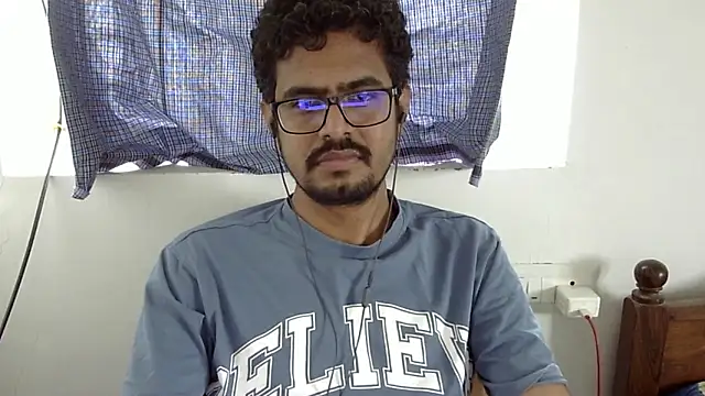 Snapshot of The_SHY_uncut chatting on October 2025 04:43:01 AM The SHY uncut online show from October 2025 04:43:01 AM