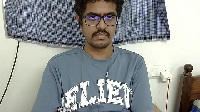 Snapshot of The_SHY_uncut chatting on October 2025 07:53:02 AM The SHY uncut online show from October 2025 07:53:02 AM