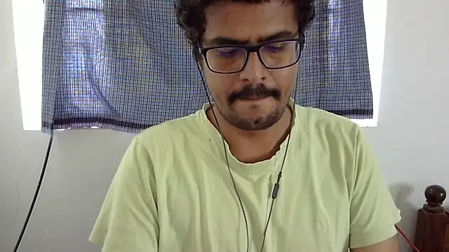 Snapshot of The_SHY_uncut chatting on October 2025 07:03:02 AM The SHY uncut online show from October 2025 07:03:02 AM