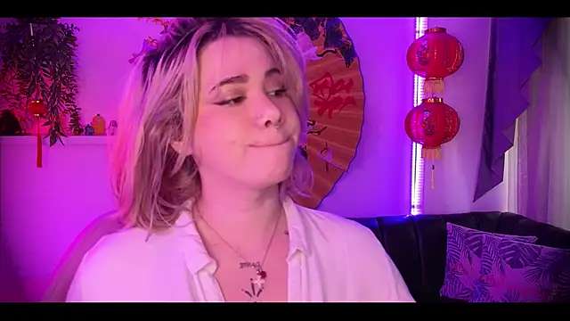 albaismynameX online show from February 2026 12:06:02 PM