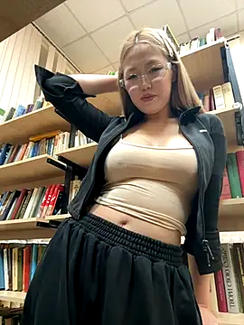 Aiko Yumi online show from December 2025 04:46:02 PM