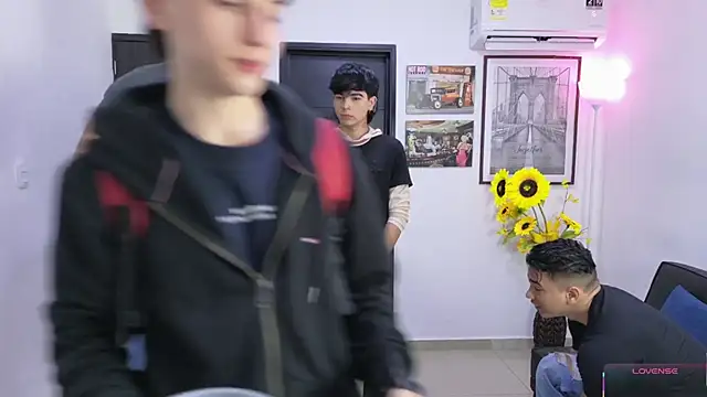 badguyss bisex online show from April 2026 11:14:02 AM