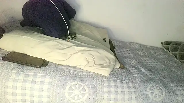 UncutToyBoy23cm online show from September 2025 09:36:02 AM