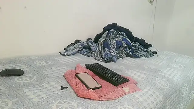 UncutToyBoy23cm online show from October 2025 05:12:02 PM