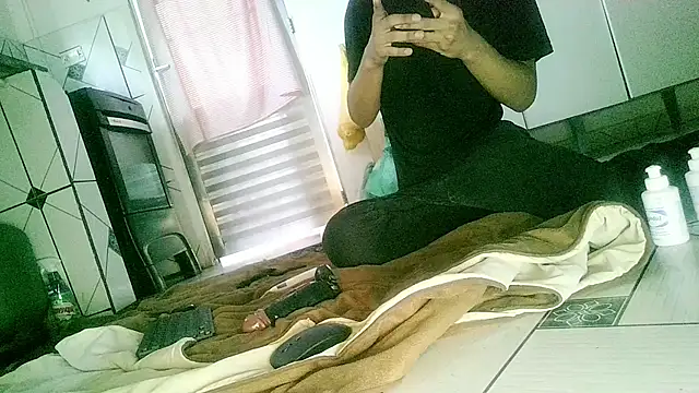 UncutToyBoy23cm online show from October 2025 07:25:02 PM