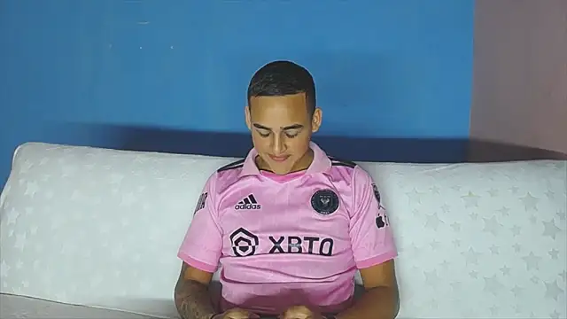 Latino Junge online show from April 2026 03:16:01 PM