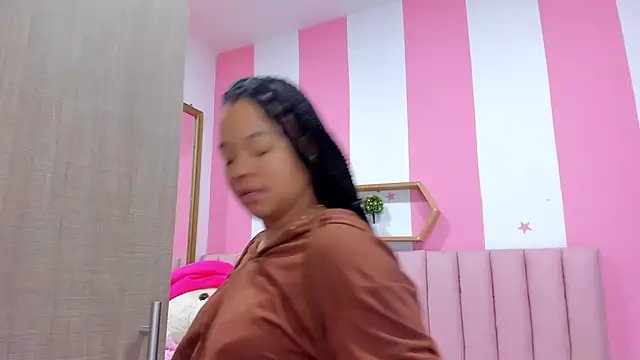 ISABELLA 020 online show from October 2025 12:24:02 PM