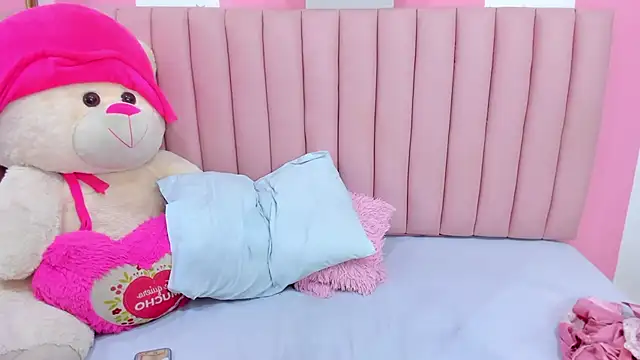 ISABELLA 020 online show from December 2025 01:17:04 PM