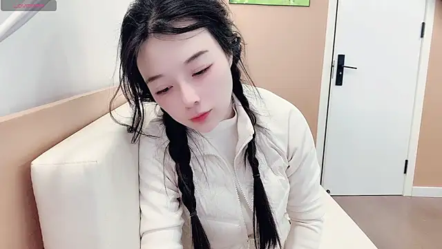 Snapshot of AKiKi711 chatting on February 2026 04:20:01 AM AKiKi711 online show from February 2026 04:20:01 AM