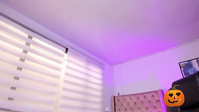 Danna Ramiirez online show from October 2025 06:50:02 PM