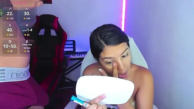 Snapshot of jessi_and_boy chatting on January 2026 07:23:01 PM jessi and boy online show from January 2026 07:23:01 PM