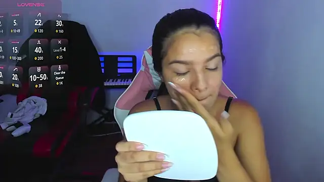 Snapshot of jessi_and_boy chatting on February 2026 02:43:02 AM jessi and boy online show from February 2026 02:43:02 AM