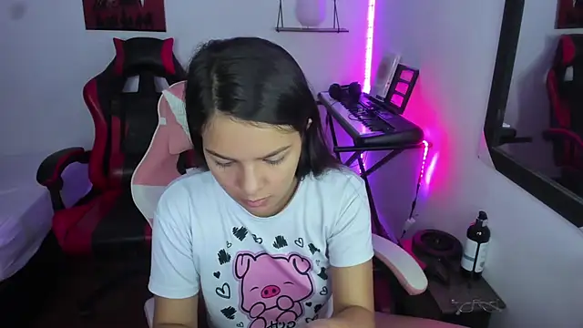 Snapshot of jessi_and_boy chatting on February 2026 03:19:01 PM jessi and boy online show from February 2026 03:19:01 PM