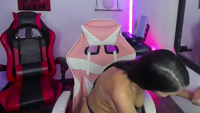 Snapshot of jessi_and_boy chatting on February 2026 04:14:01 PM jessi and boy online show from February 2026 04:14:01 PM