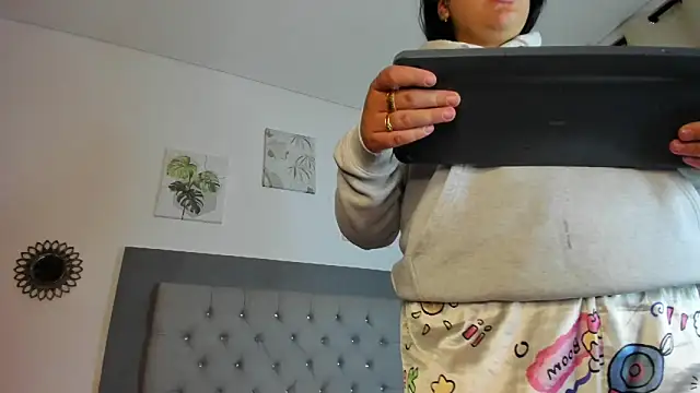 Kylie2211 online show from February 2025 02:40:01 AM