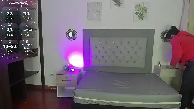 Kylie2211 online show from September 2025 02:57:01 AM