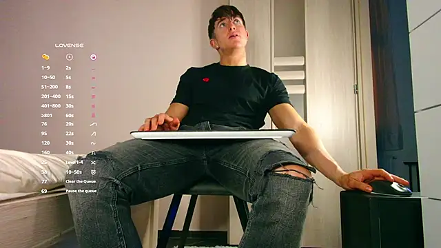 ChristianLevine  online show from December 2025 04:49:02 PM