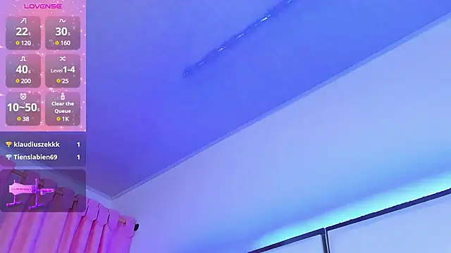 Snapshot of SarayRoyse chatting on February 2025 10:10:02 PM SarayRoyse online show from February 2025 10:10:02 PM