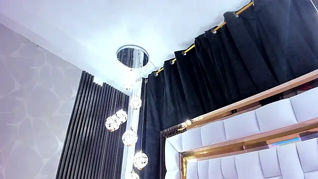 Snapshot of SarayRoyse chatting on October 2025 07:31:01 PM SarayRoyse online show from October 2025 07:31:01 PM