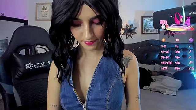 Snapshot of devlin_violett chatting on October 2025 01:33:02 AM devlin violett online show from October 2025 01:33:02 AM