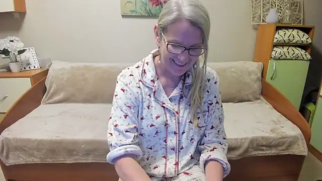 irinamaux online show from March 2025 07:59:01 PM