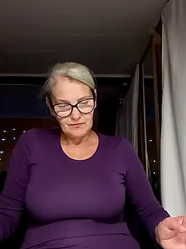 irinamaux online show from September 2025 05:07:01 PM