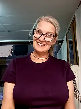 irinamaux online show from October 2025 06:18:02 PM