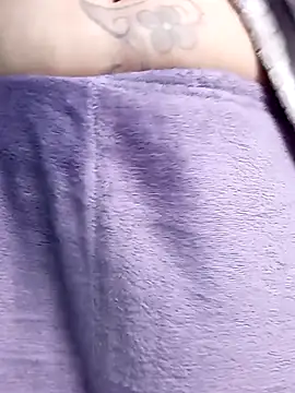 irinamaux online show from April 2026 10:00:02 PM