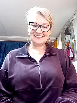 Snapshot of irinamaux chatting on April 2026 08:02:02 AM irinamaux online show from April 2026 08:02:02 AM
