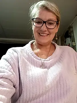 Snapshot of irinamaux chatting on April 2026 06:32:02 PM irinamaux online show from April 2026 06:32:02 PM