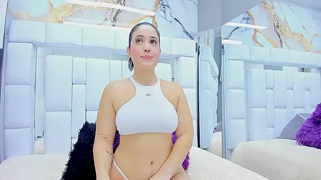 emily madrid online show from January 2025 05:19:02 AM