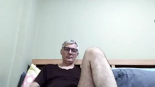 Snapshot of BIGUNCUTHARDCOCK chatting on November 2025 05:06:01 AM BIGUNCUTHARDCOCK online show from November 2025 05:06:01 AM