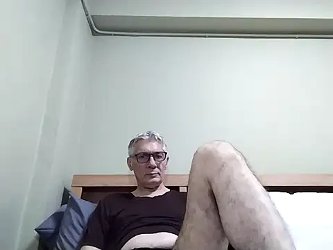 Snapshot of BIGUNCUTHARDCOCK chatting on November 2025 01:33:02 PM BIGUNCUTHARDCOCK online show from November 2025 01:33:02 PM