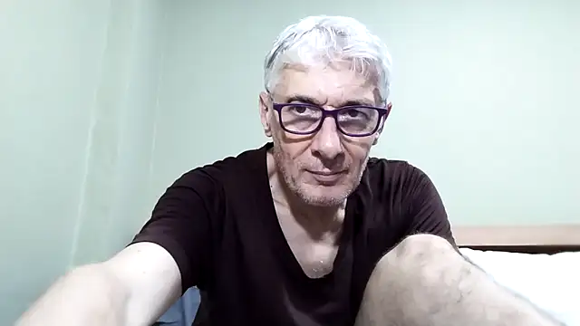 Snapshot of BIGUNCUTHARDCOCK chatting on November 2025 05:06:01 AM BIGUNCUTHARDCOCK online show from November 2025 05:06:01 AM