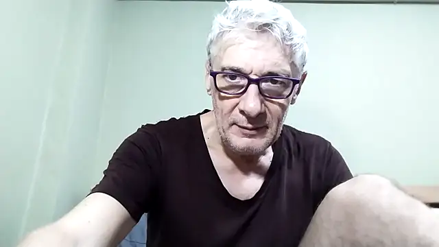 Snapshot of BIGUNCUTHARDCOCK chatting on November 2025 12:31:02 AM BIGUNCUTHARDCOCK online show from November 2025 12:31:02 AM