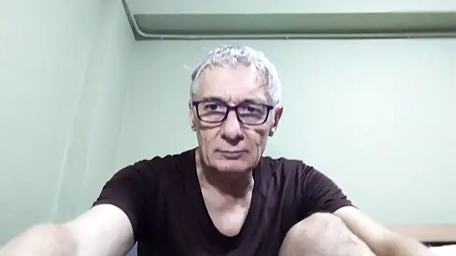 Snapshot of BIGUNCUTHARDCOCK chatting on November 2025 01:14:02 AM BIGUNCUTHARDCOCK online show from November 2025 01:14:02 AM