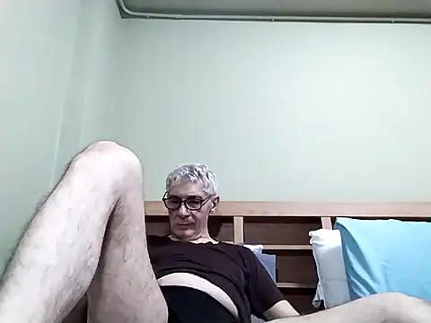 Snapshot of BIGUNCUTHARDCOCK chatting on November 2025 01:29:02 PM BIGUNCUTHARDCOCK online show from November 2025 01:29:02 PM