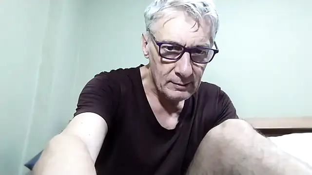 Snapshot of BIGUNCUTHARDCOCK chatting on November 2025 11:48:01 PM BIGUNCUTHARDCOCK online show from November 2025 11:48:01 PM