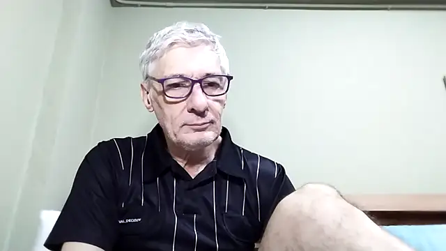 Snapshot of BIGUNCUTHARDCOCK chatting on November 2025 12:00:02 AM BIGUNCUTHARDCOCK online show from November 2025 12:00:02 AM