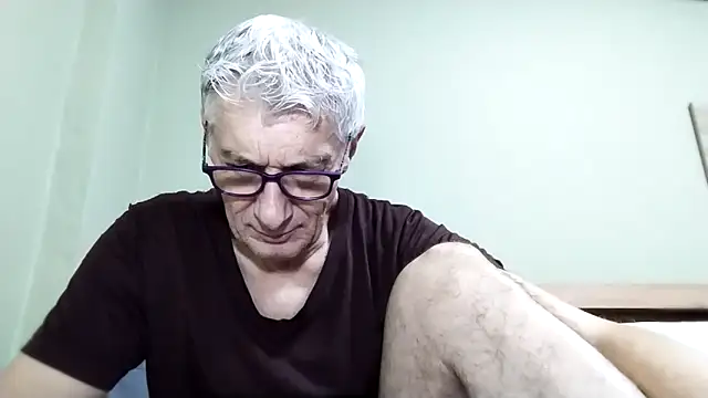 Snapshot of BIGUNCUTHARDCOCK chatting on November 2025 02:00:02 AM BIGUNCUTHARDCOCK online show from November 2025 02:00:02 AM