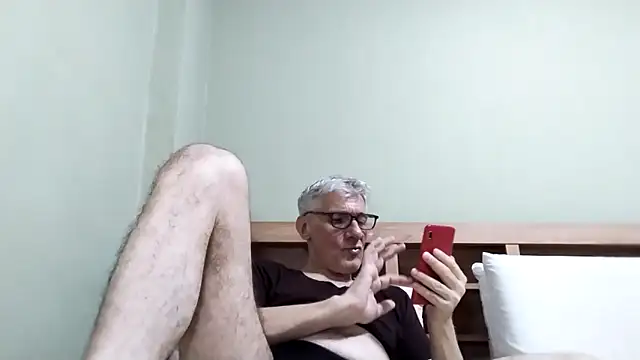 Snapshot of BIGUNCUTHARDCOCK chatting on December 2025 01:28:01 PM BIGUNCUTHARDCOCK online show from December 2025 01:28:01 PM